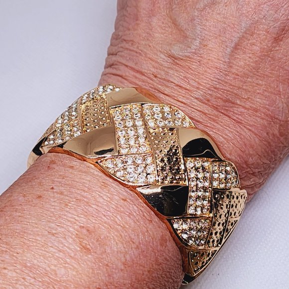 Austrian Crystal hinged bangle bracelet in goldtone over brass - Picture 4 of 6